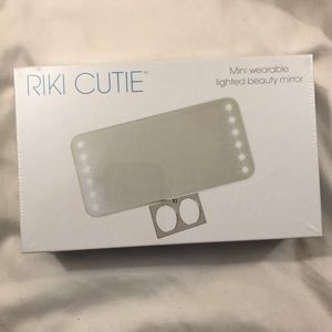 Riki Cutie Handheld Beauty Mirror BRAND NEW